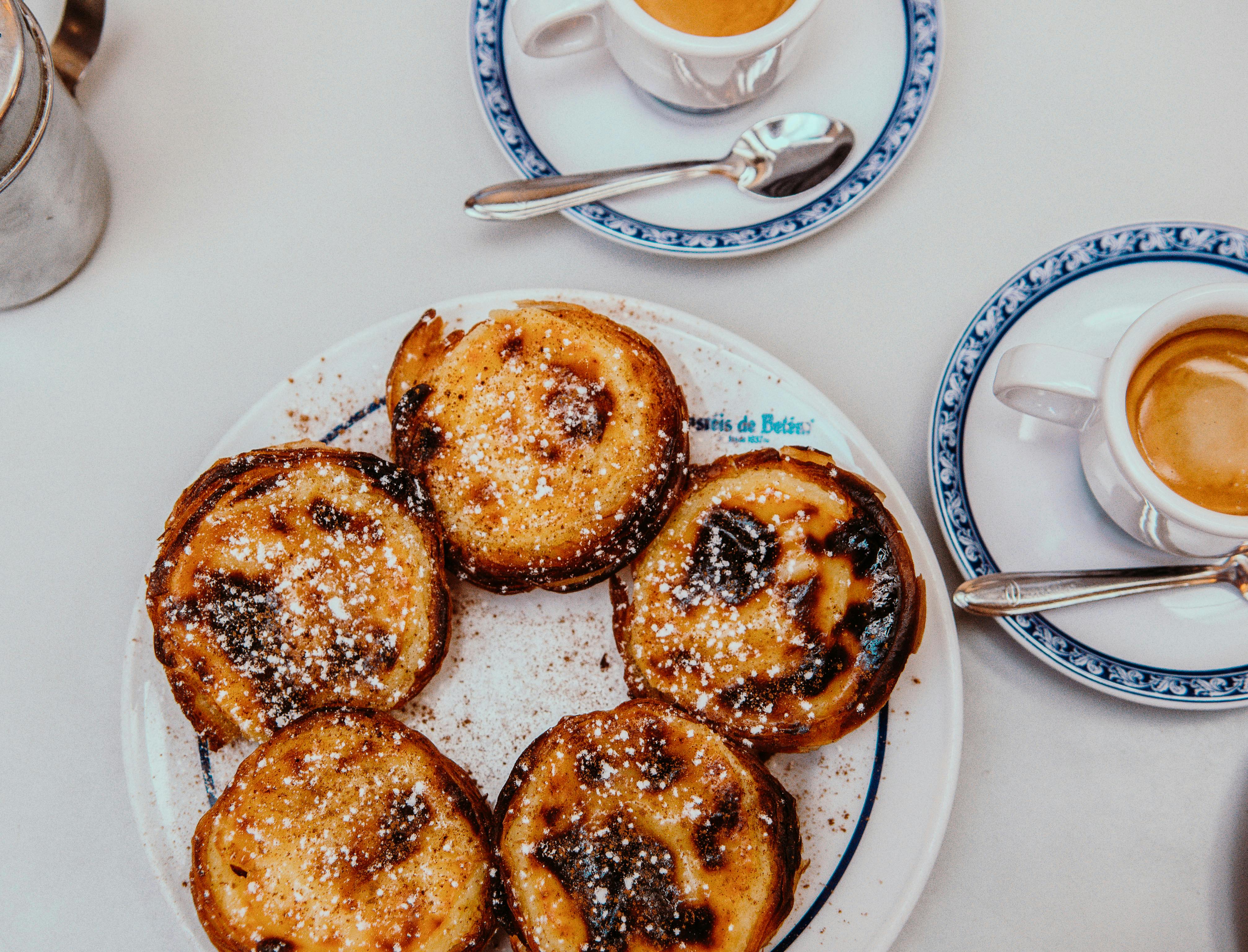 Pastéis de Nata - köstliche Blätterteigtörtchen mit Konditorcreme